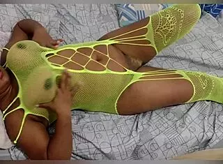 why does this submissive latina milf with saggy big natural tits love chupando and punhetando for cuckold humiliation?