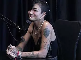 Prefer Dominar Tem Vontade de um Gang Bang com Oito Gosta de Pau Grande e o Vídeo que Fez com o Mário - Caroleta Roots Watch on Sheer Red