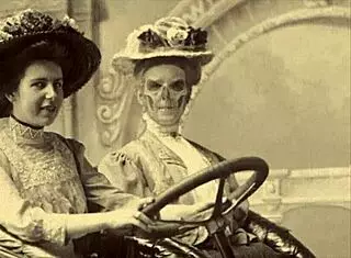 Hey, check out this vintage Halloween vibe