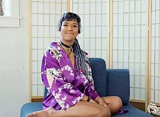 Midori Black's fat ebony body shakes in vibrator orgasms