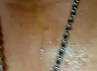 我把印尼寡妇搞得满身汗下午聊天变美式自制爆菊