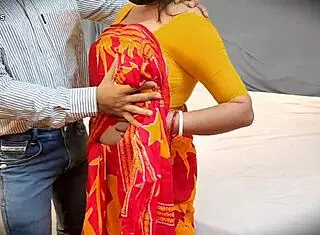 印度bhabhi穿纱丽被快递仔狗爬干