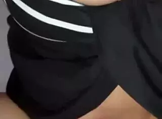 我把印尼寡妇搞得满身汗下午聊天变美式自制爆菊