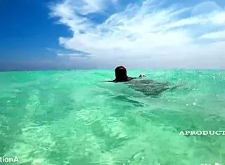 玛丽娜·戈尔德海滩厕所深喉颜射到潮吹