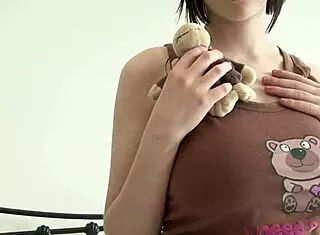 纹身辣妹瓦妮莎玩逼揉奶猛喷高潮