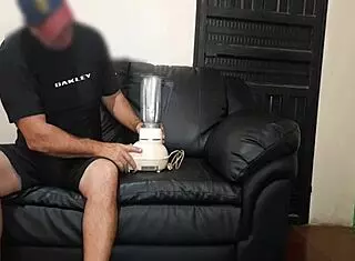 😩 no cash for the tech so i suck his huge cock and he fucks me good 💦🍆