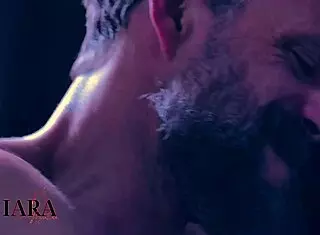 巴西丰满拉丁妹足交脚趾射巨阴蒂