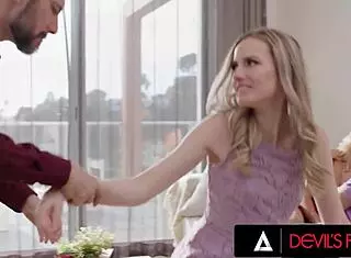 想象斯嘉丽·塞奇和卡莉塔·雷斯伴侣互换四人狂欢