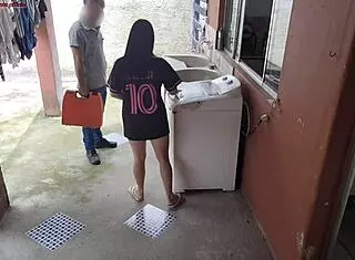 Housewife pays washer tech with fat ass while cuckold husband away? 🔥