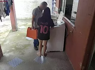 Housewife pays washer tech with fat ass while cuckold husband away? 🔥