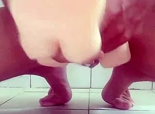 台湾肉娃娃大张腿求巨屌深内射