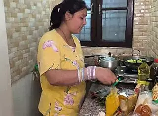 hardcore kitchen fuck by muscular husband on skinny bride