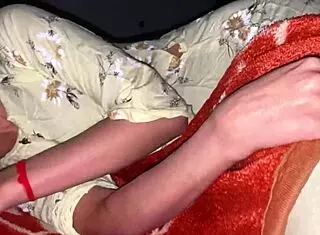 Bhabhi sneaks into my room... we share bed and fuck hard 😈🍆💦