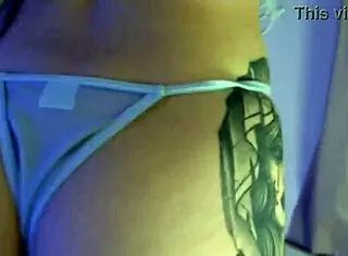 ei olha essa novinha na lingerie brincando gostoso na cam