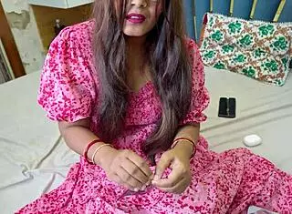 Beautiful Desi Mallu Bhabhi Fucks Delivery Boy After Ordering Female Condoms Hard