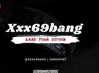 Horny Ebony Babe Fingers Wet Shaved Pussy Solo