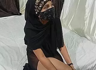 muslim babe takes hindu bf's doggy ass fuck hard 😈🍑🔥