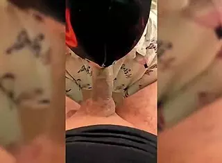 Curvy colombian milf sucks construction worker's cock homemade