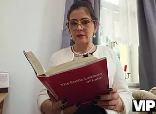 hey ever think a nerdy milf cougar would fuck like this? 😜