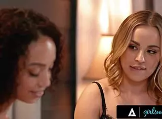 hey alexis and anna, your roommate selfie turned me on!