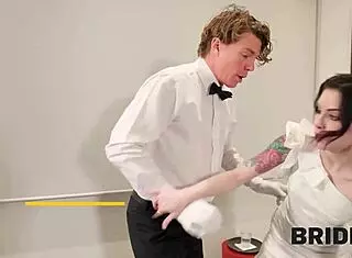 迷人棕发18+妹被老友干剃毛骚逼