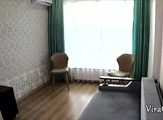 瘦金发黑发美女深喉换精狂欢趴