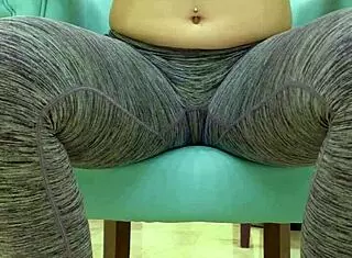 Teen babe shakes big ass for sugar daddy tease