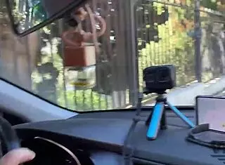 四女权骚妹说服女孩接受她们的玩法