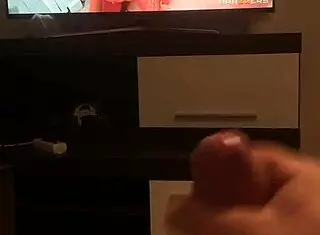 I give Victoria June a handjob till she cummed on my pussy