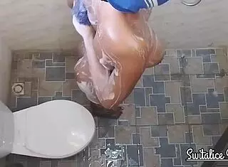 ebony teen switalice daisy masturbates trimmed pussy in shower