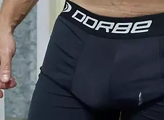 晒黑熟女内衣爆操租老公绿帽上班