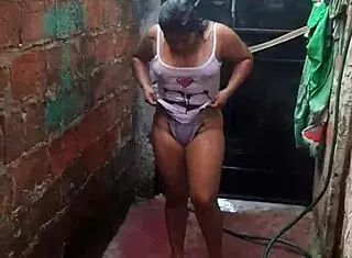 My hot cousin masturbates in bath