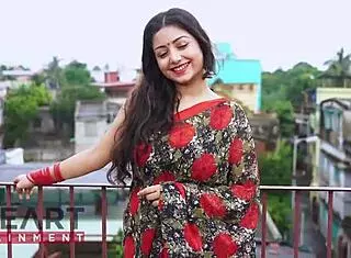 Hot Bhabhi in Saree Reveals Big Tits and Ass in Episode 4