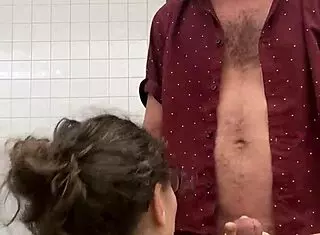 Attempted encounter at rest stop bathroom with petite girl.