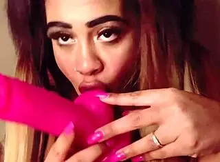 Horny Babe Plays With Dildo In Her Pretty Pink Pussy Until She Squirts