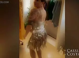 dia de fazer compras peguei um amigo e deixei gozar na minha boca