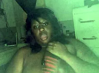 Gamergirl Indulges in Self-Play on Cam