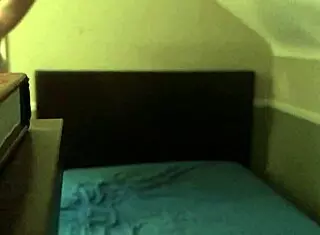 La Estudiante de Arte Tuvo Experiencia Apasionada con Modelo Masculino en Apartamento Después de Sesión de Dibujo