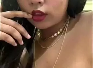 Latin thick girl shows ass live on cam