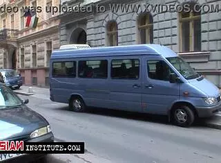 三人行巨乳熟女后入吸屌屁眼双洞齐插