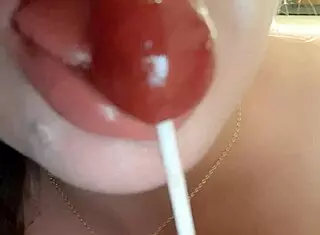 LATINA TEEN MASTURBATES WITH A LOLLIPOP!