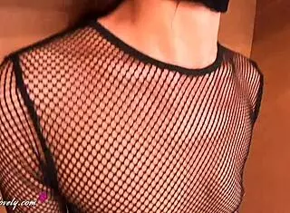 Guy unboxes sex doll Alisa Lovely