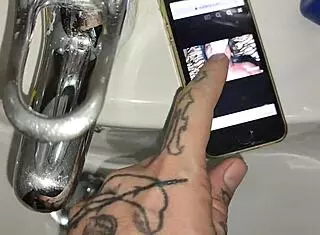 gardener discovers boss's iphone, jerks off in bathroom after finding her xv�deos page while she washes dishes in kitchen