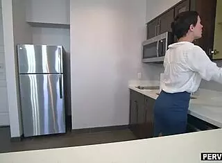 Olive Glass guides me to endure longer with oral and vaginal sex