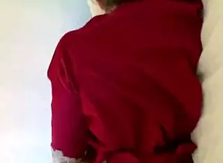 Steamy sex date turns wild at the pool