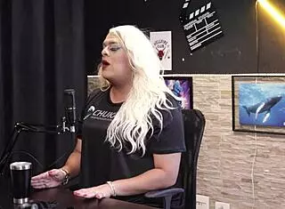 Lorrayne Lovely Trembles at Dating Idea, Enjoys Morning Sex as Submissive Woman