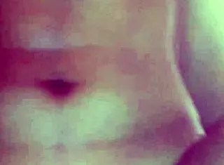 瘦小美女房间里被猛操