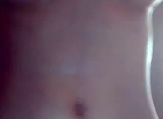 瘦小美女房间里被猛操