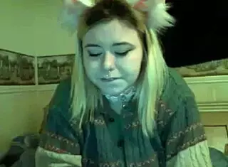 Chubby Babe Excites With Pussy Play And Dildo Sucking!