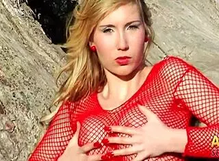 Kristal Cherry Glamour Clip in Outdoor Setting